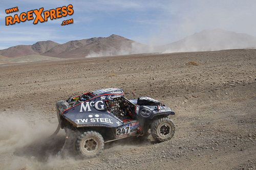 Tim Coronel vecht zich door beruchte fesh-fesh en kamelengras